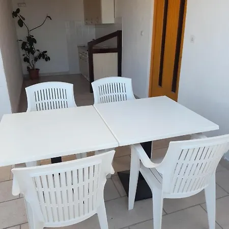 Apartment Obiteljske Sobe Zdenko *